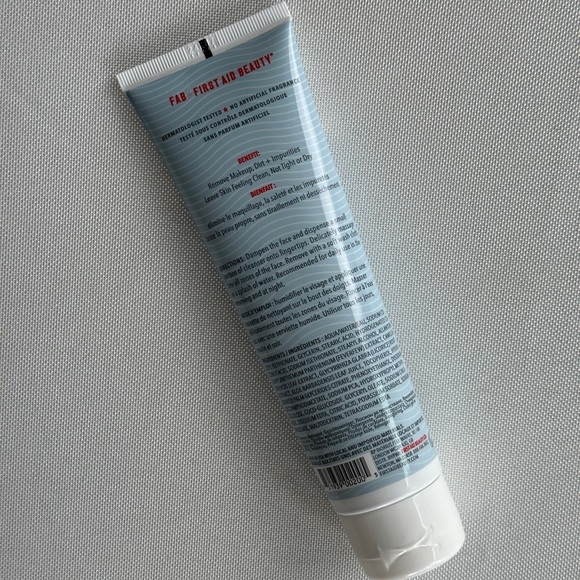 NWT First Aid Beauty Pure Skin Face Cleanser - Picture 3 of 3